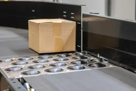 Fotografie – Authentica má automatizovaný robotický sklad (8/37)