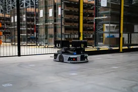 Fotografie – Authentica má automatizovaný robotický sklad (21/37)