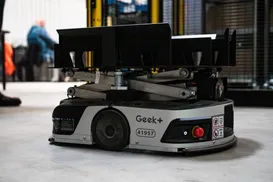 Fotografie – Authentica má automatizovaný robotický sklad (22/37)
