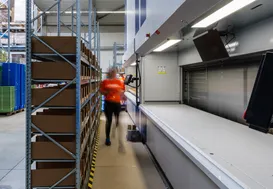 Fotografie – Automatizace ve skladu Grizly se zakladači Compact Lift (12/21)