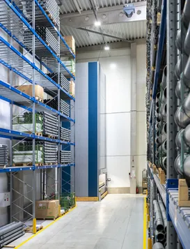 Photograph – Compact Lift in the new warehouse of the Czech manufacturer of waste systems, Plast Brno (4/20)