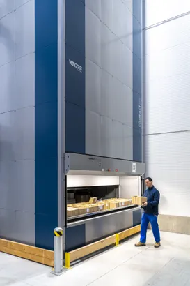 Photograph – Compact Lift in the new warehouse of the Czech manufacturer of waste systems, Plast Brno (6/20)