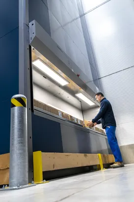 Photograph – Compact Lift in the new warehouse of the Czech manufacturer of waste systems, Plast Brno (13/20)