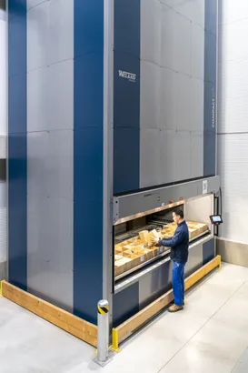 Photograph – Compact Lift in the new warehouse of the Czech manufacturer of waste systems, Plast Brno (15/20)