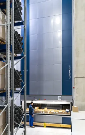 Photograph – Compact Lift in the new warehouse of the Czech manufacturer of waste systems, Plast Brno (16/20)