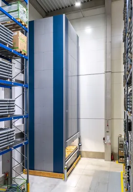 Photograph – Compact Lift in the new warehouse of the Czech manufacturer of waste systems, Plast Brno (20/20)