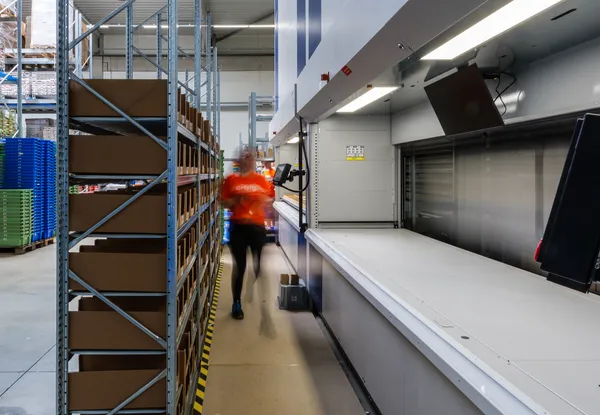 Fotografie – Automatizace ve skladu Grizly se zakladači Compact Lift (12/21)