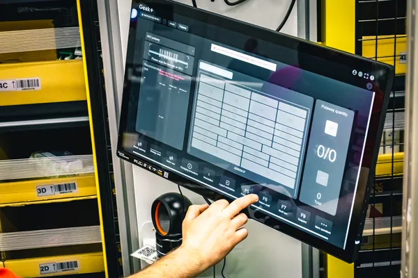 Photo – Shelf-to-Person robotic warehouse for a leading distributor of electrical installation materials (7/21)