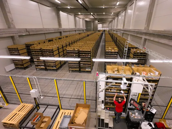 Photo – Shelf-to-Person robotic warehouse for a leading distributor of electrical installation materials (19/21)