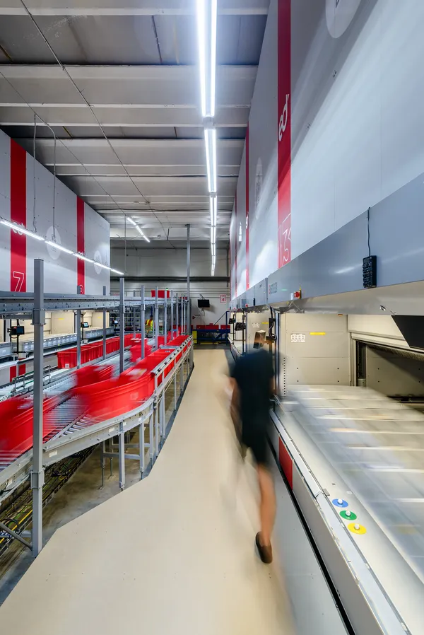 Fotografie – New automated warehouse with picking system for eD System company (5/9)