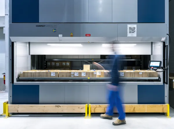 Fotografie – Compact Lift in the new warehouse of the Czech manufacturer of waste systems, Plast Brno (11/20)