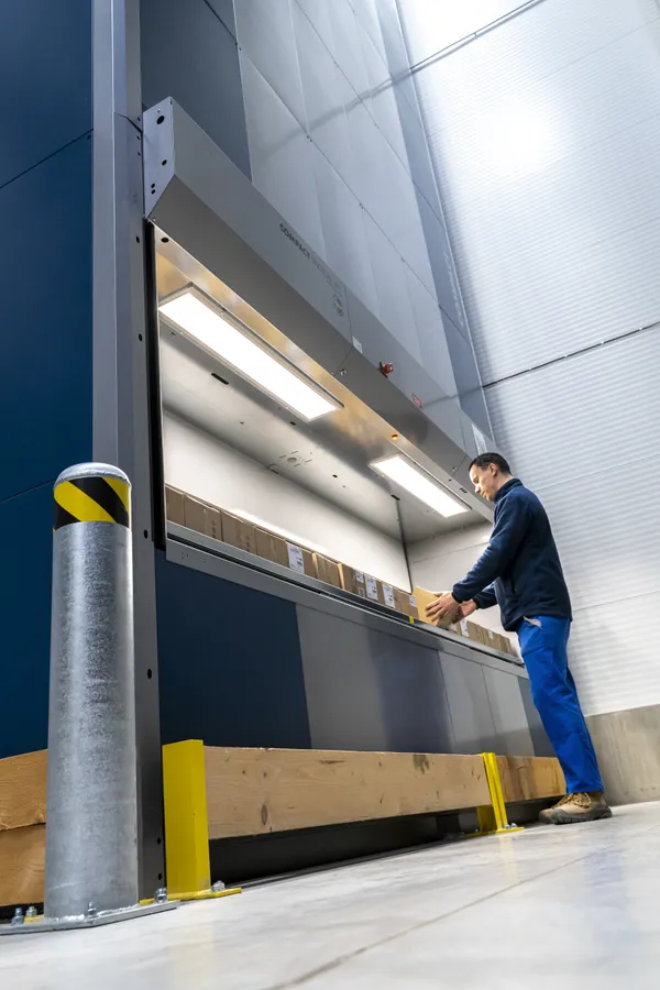 Fotografie – Compact Lift in the new warehouse of the Czech manufacturer of waste systems, Plast Brno (13/20)