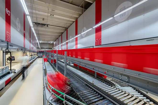 New automated warehouse with picking system for eD System company